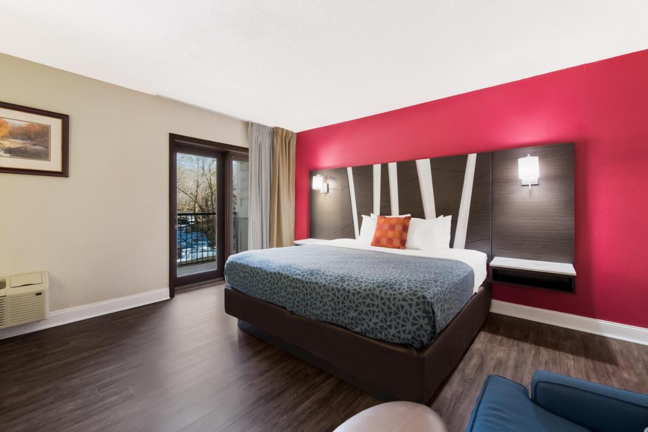Econo Lodge Inn & Suites On The River Gatlinburg Bagian luar foto