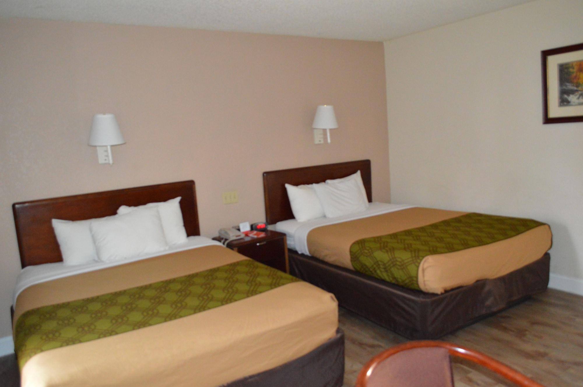 Econo Lodge Inn & Suites On The River Gatlinburg Bagian luar foto