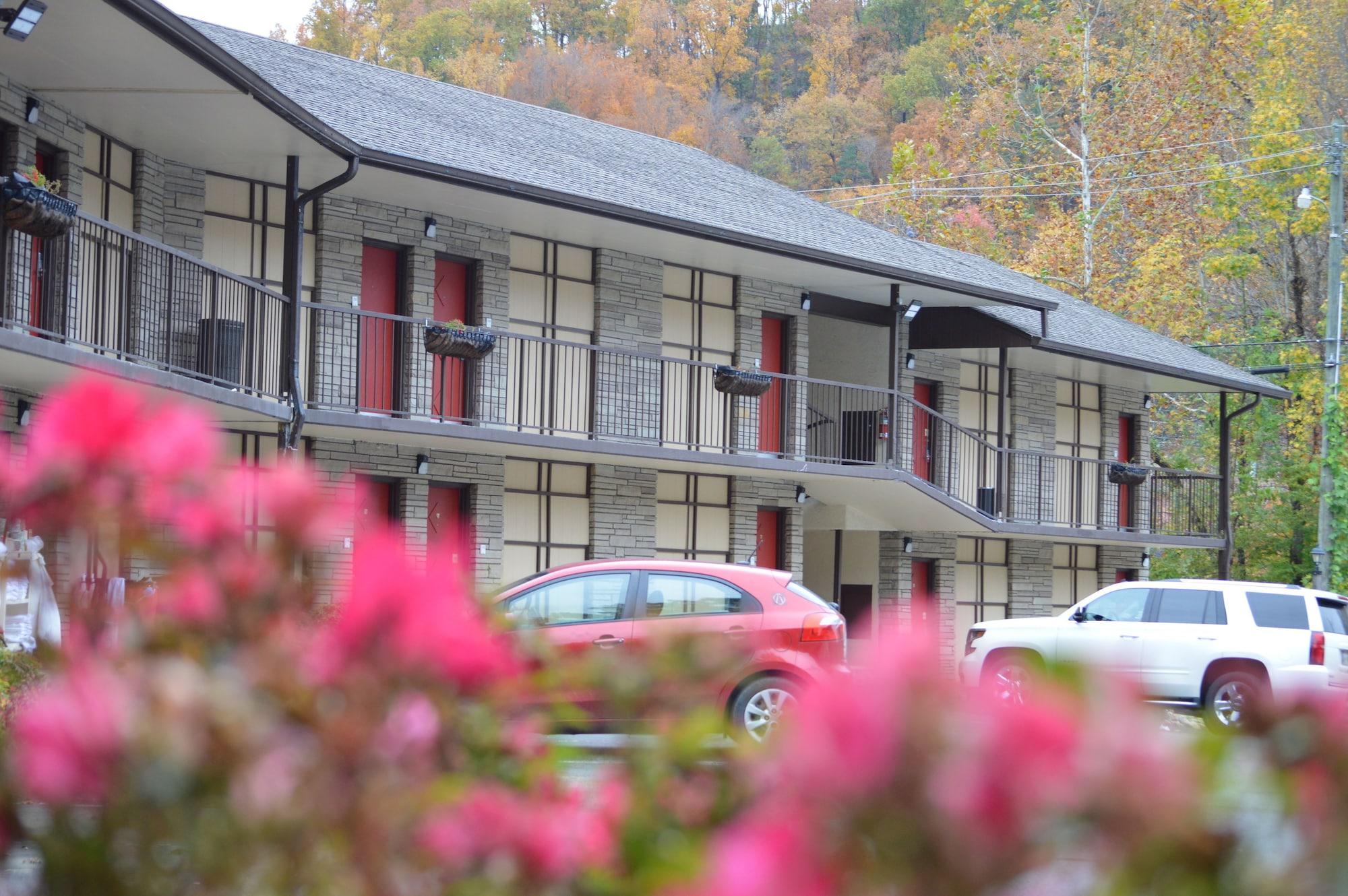 Econo Lodge Inn & Suites On The River Gatlinburg Bagian luar foto