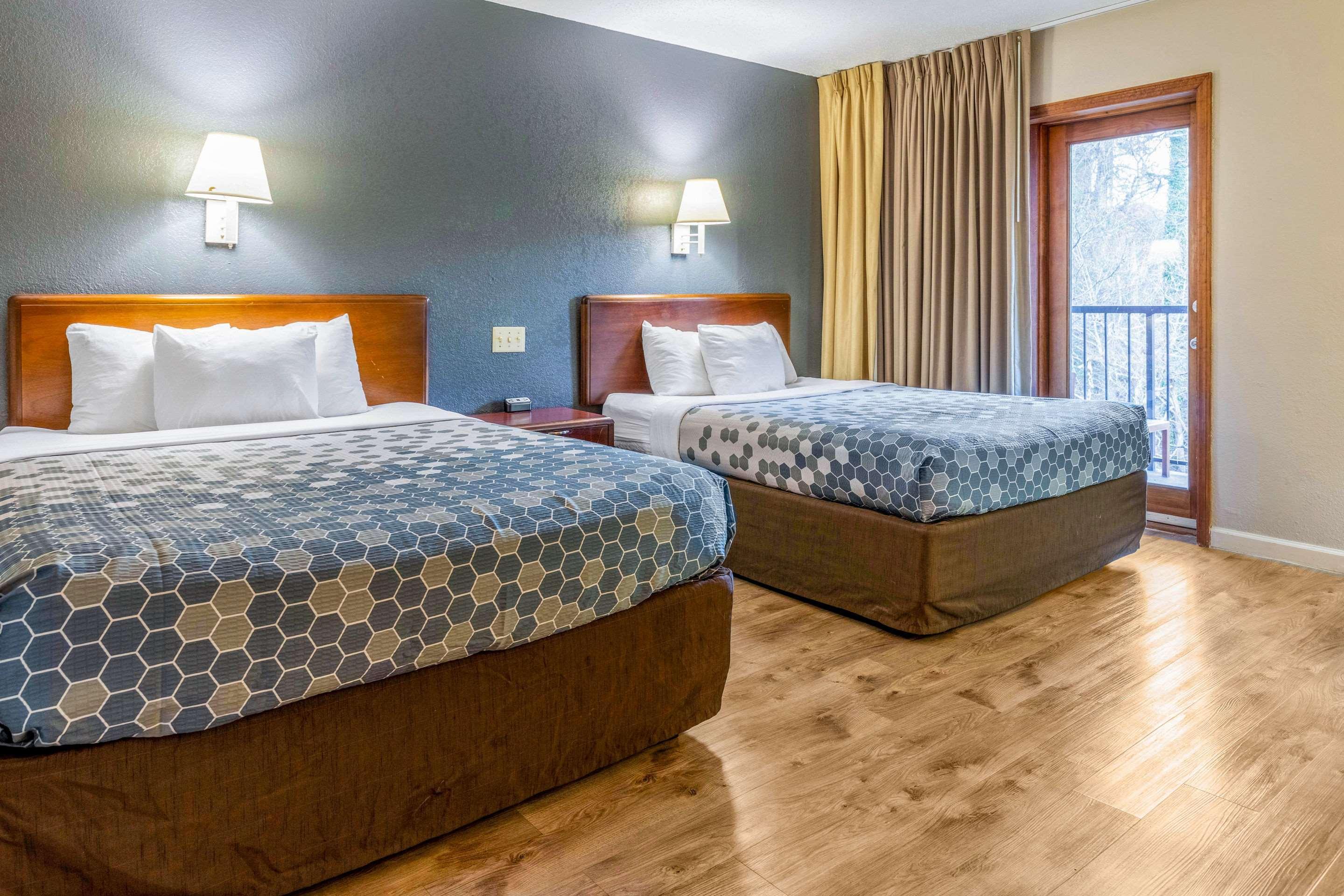 Econo Lodge Inn & Suites On The River Gatlinburg Bagian luar foto