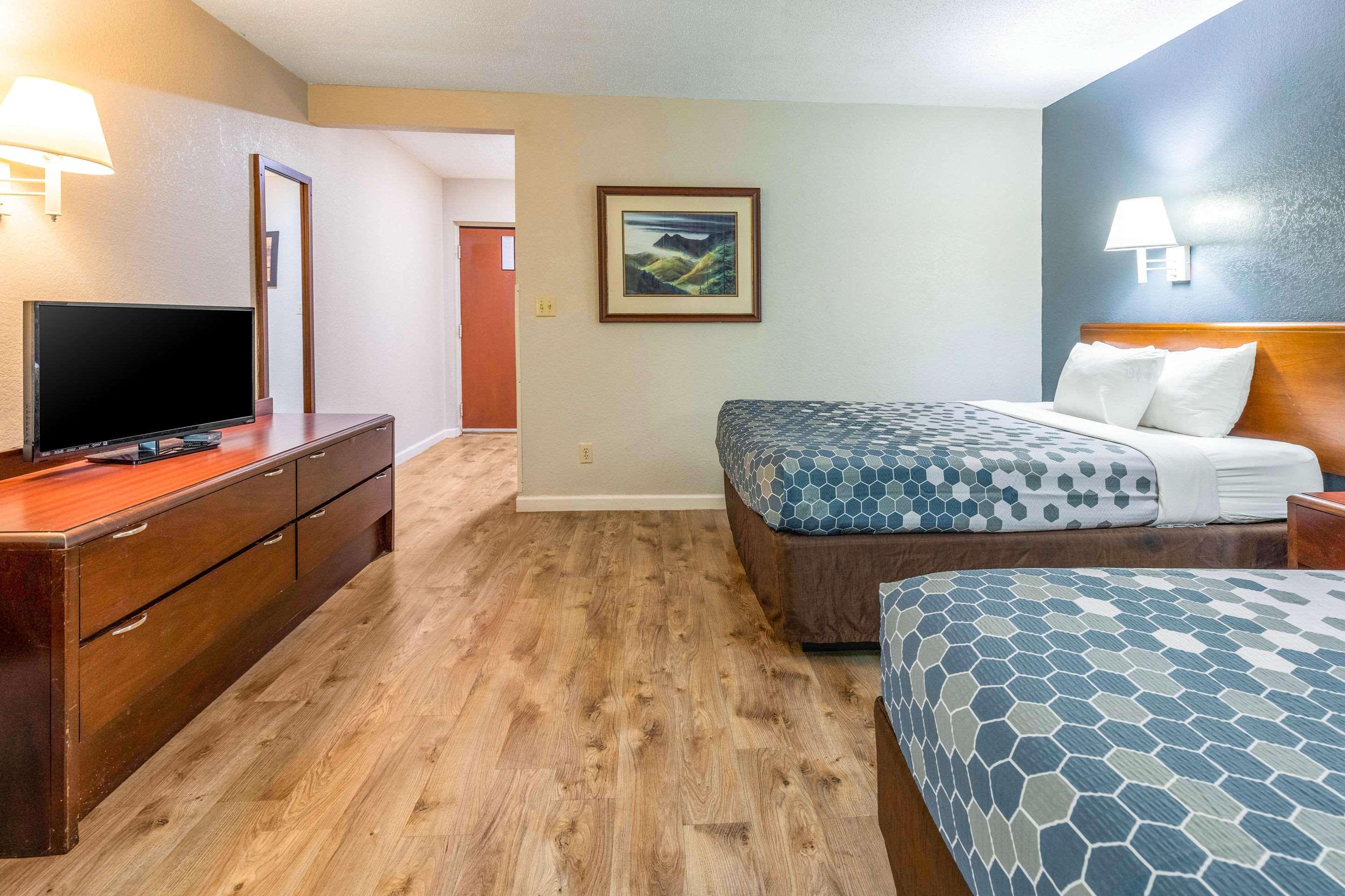 Econo Lodge Inn & Suites On The River Gatlinburg Bagian luar foto