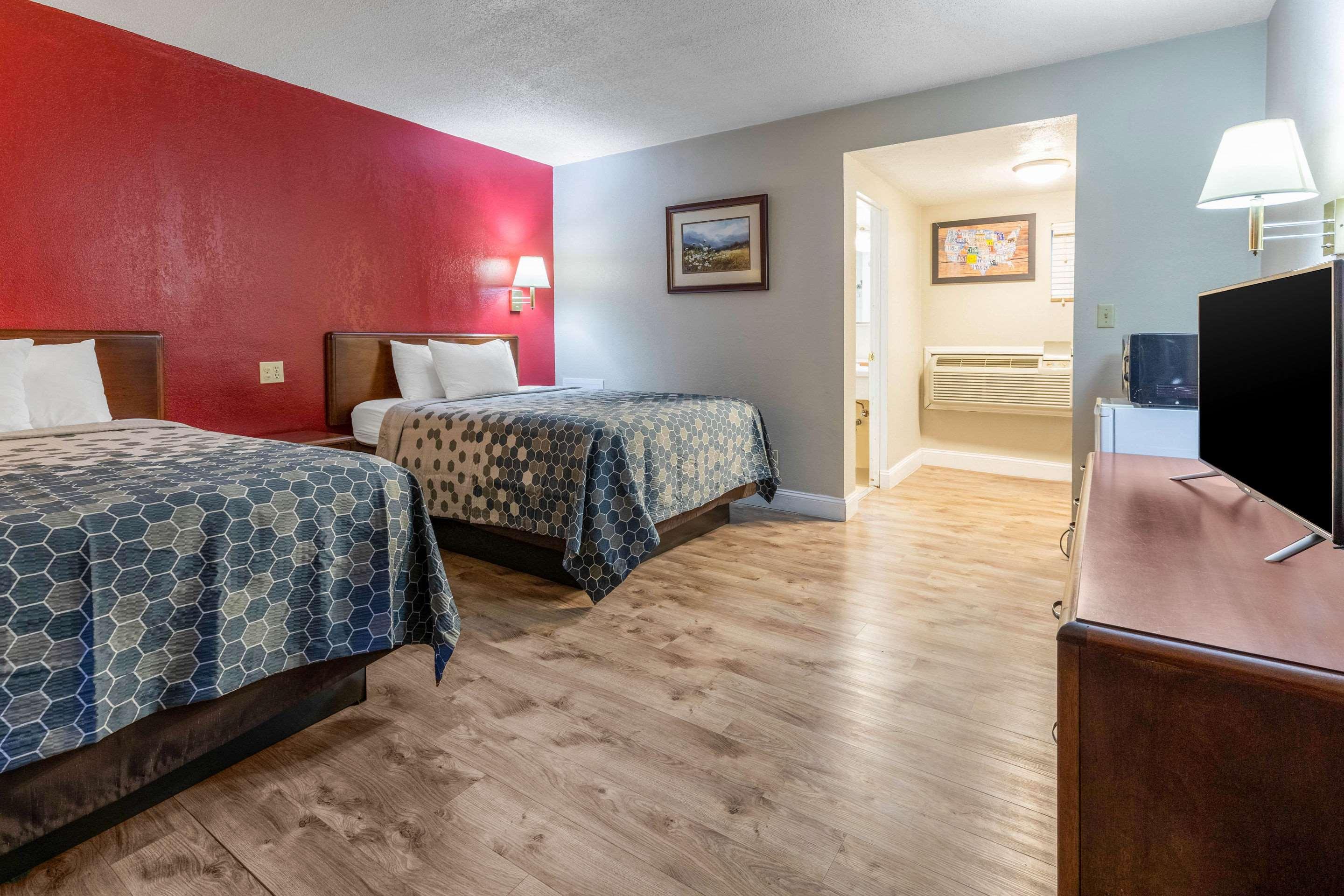 Econo Lodge Inn & Suites On The River Gatlinburg Bagian luar foto
