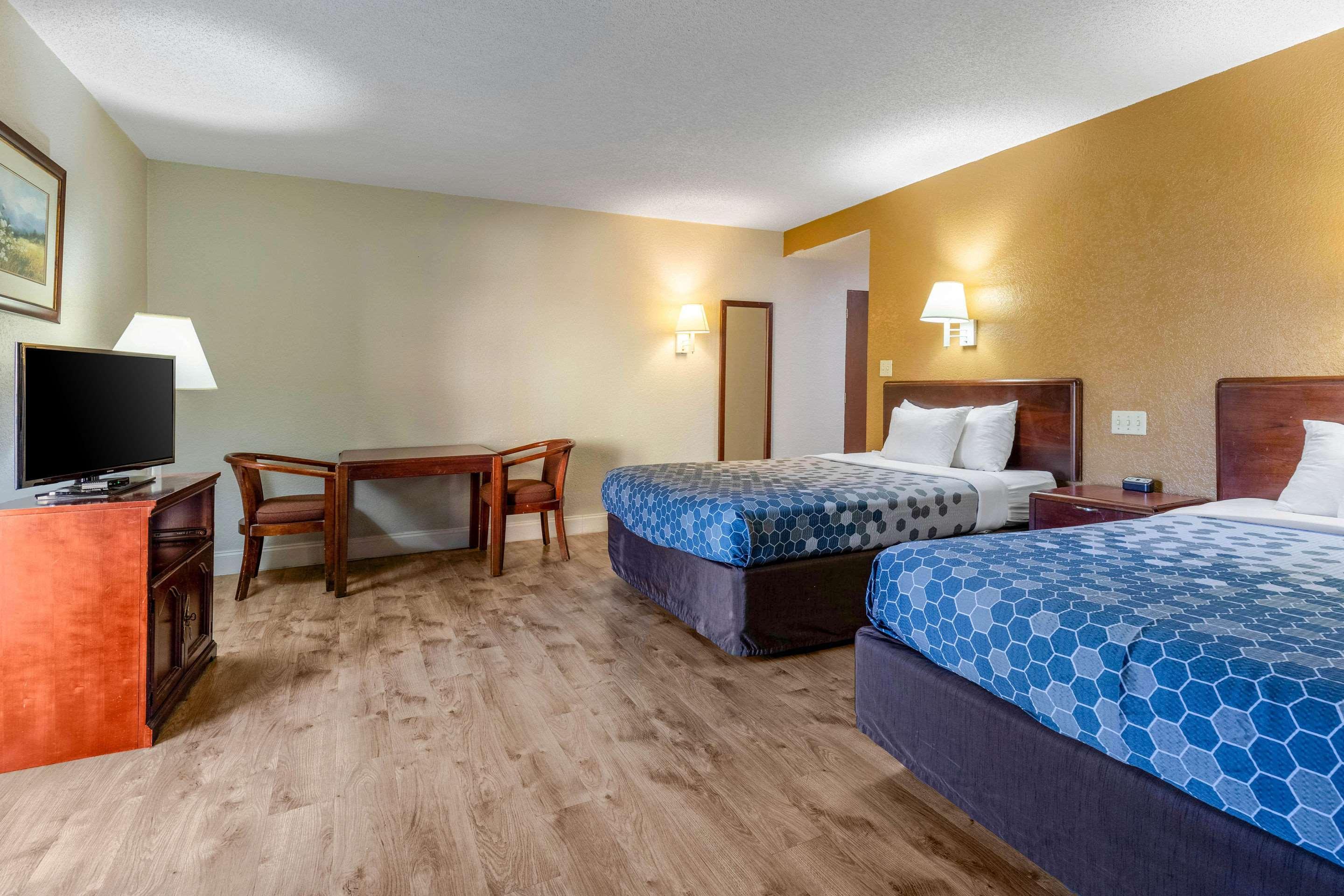 Econo Lodge Inn & Suites On The River Gatlinburg Bagian luar foto