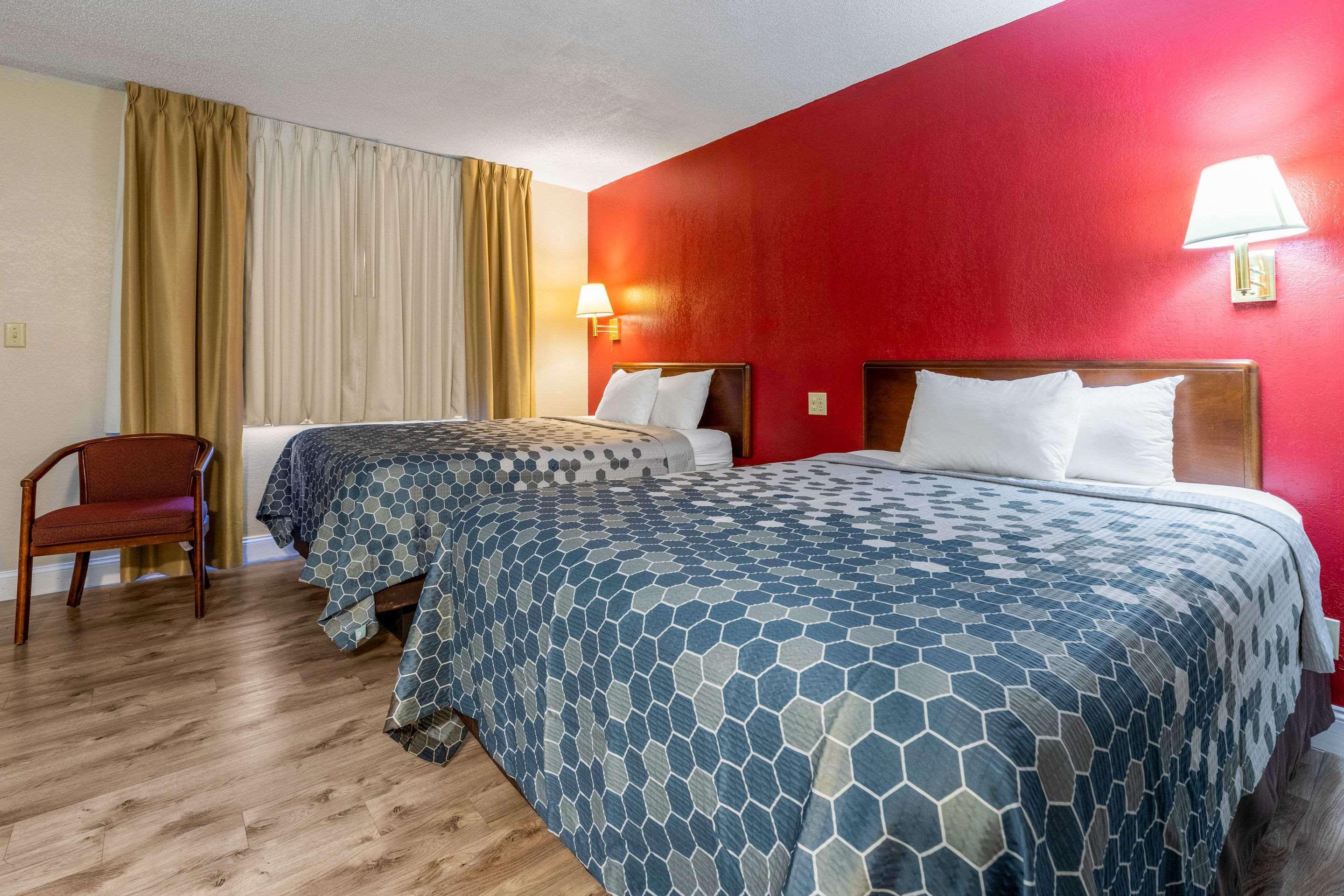 Econo Lodge Inn & Suites On The River Gatlinburg Bagian luar foto