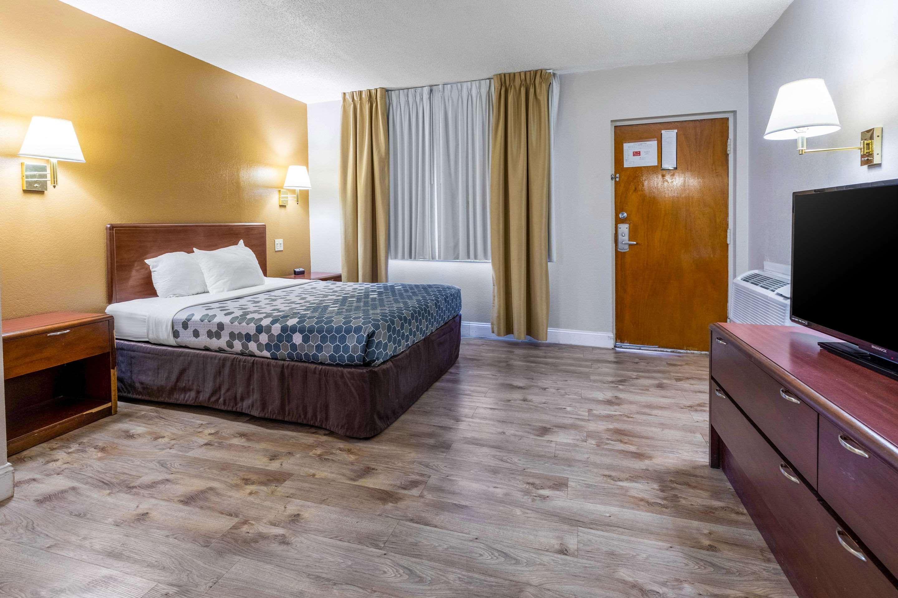 Econo Lodge Inn & Suites On The River Gatlinburg Bagian luar foto