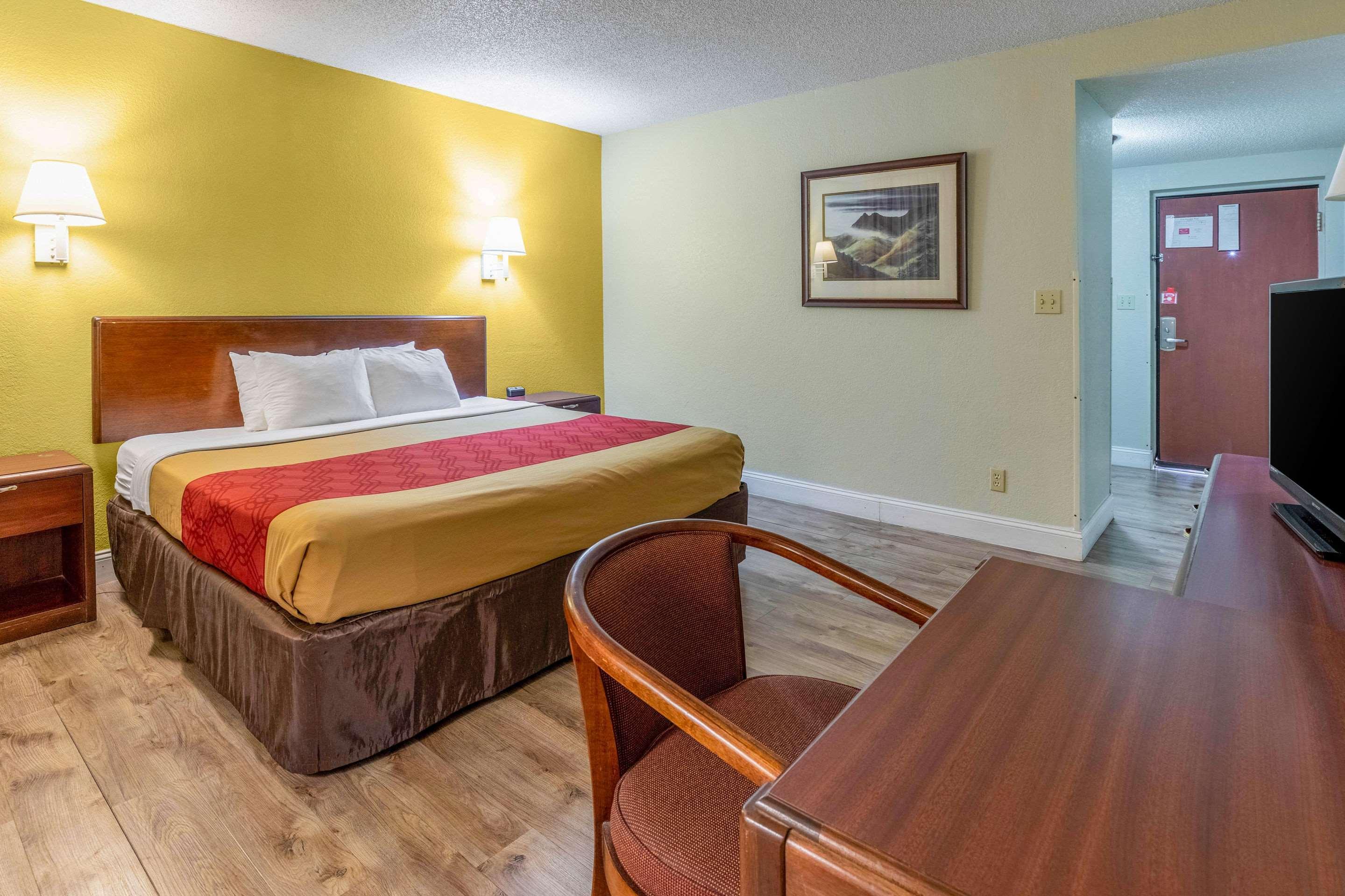 Econo Lodge Inn & Suites On The River Gatlinburg Bagian luar foto
