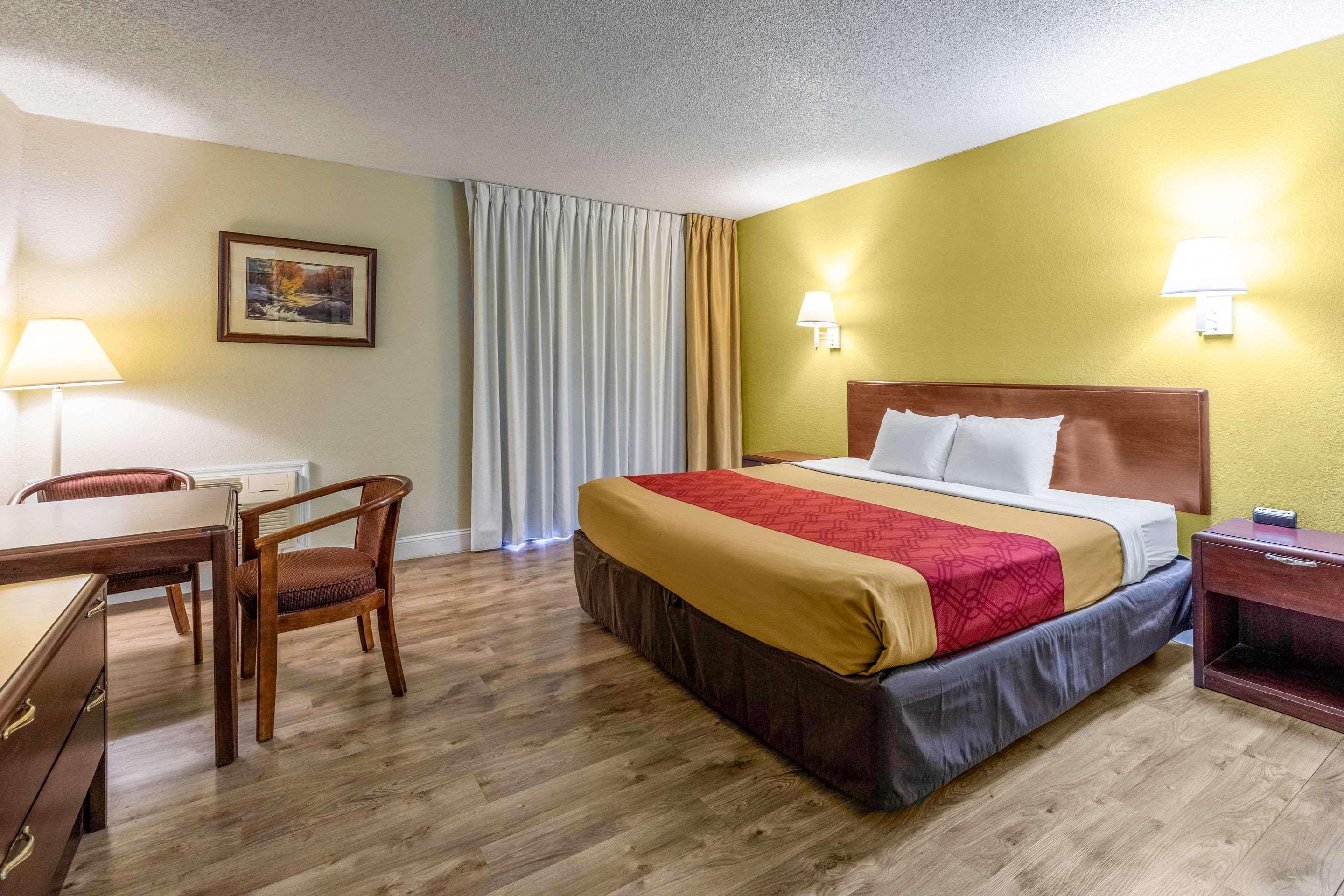Econo Lodge Inn & Suites On The River Gatlinburg Bagian luar foto