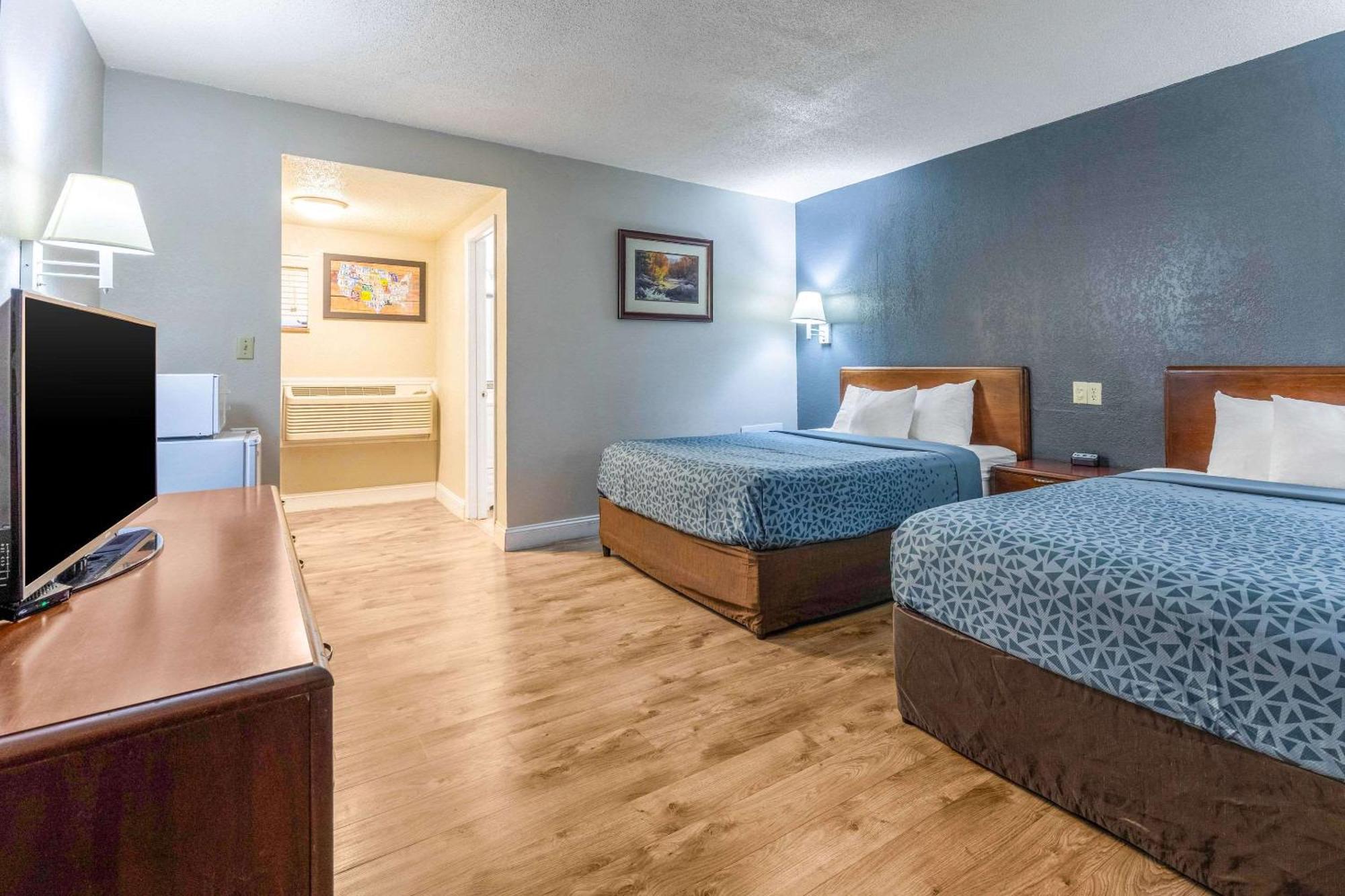 Econo Lodge Inn & Suites On The River Gatlinburg Bagian luar foto