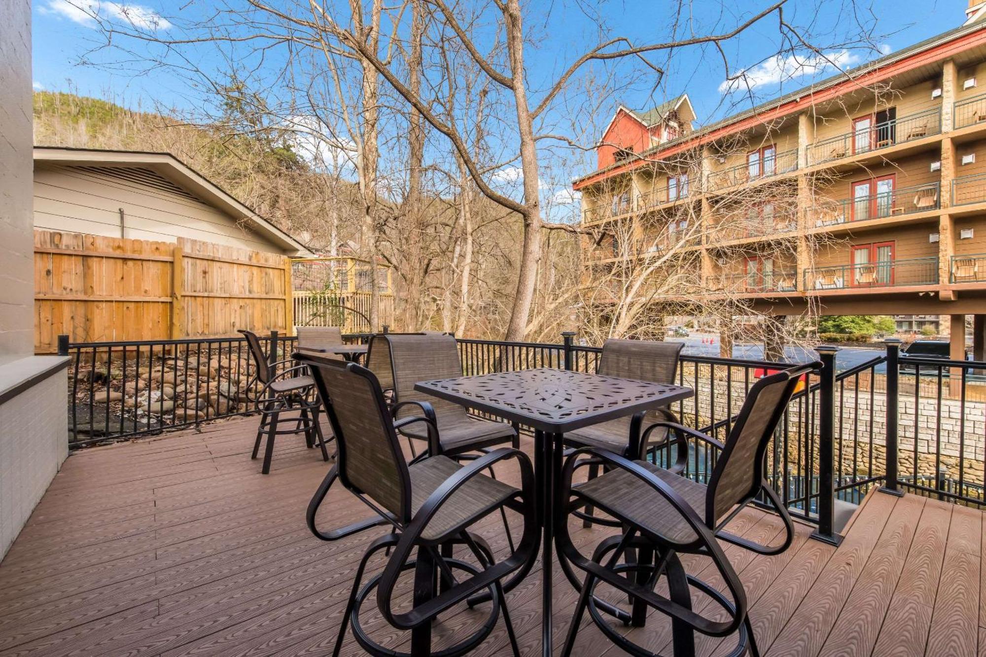 Econo Lodge Inn & Suites On The River Gatlinburg Bagian luar foto