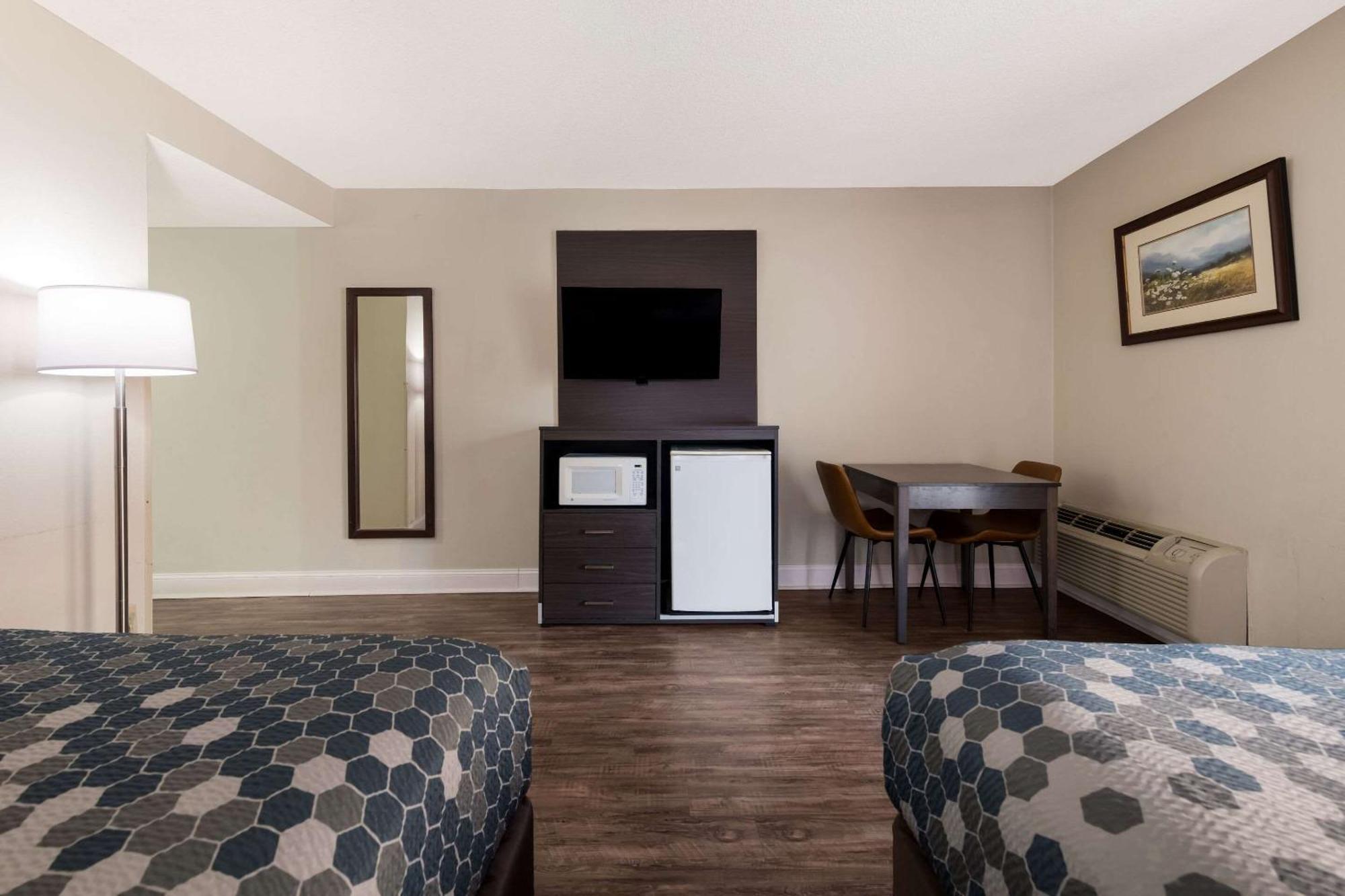 Econo Lodge Inn & Suites On The River Gatlinburg Bagian luar foto