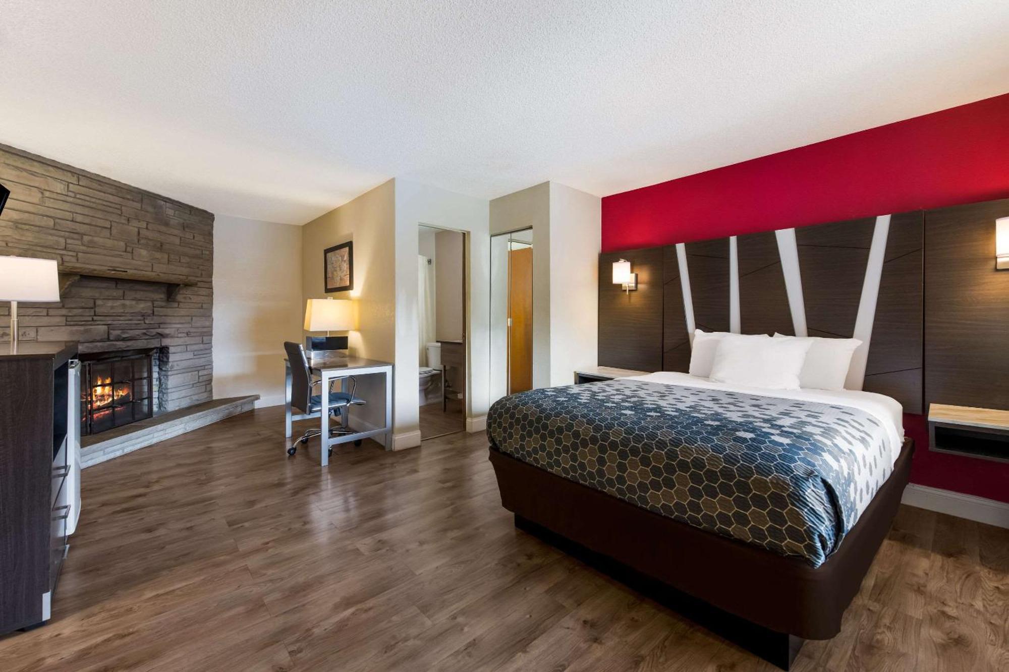 Econo Lodge Inn & Suites On The River Gatlinburg Bagian luar foto