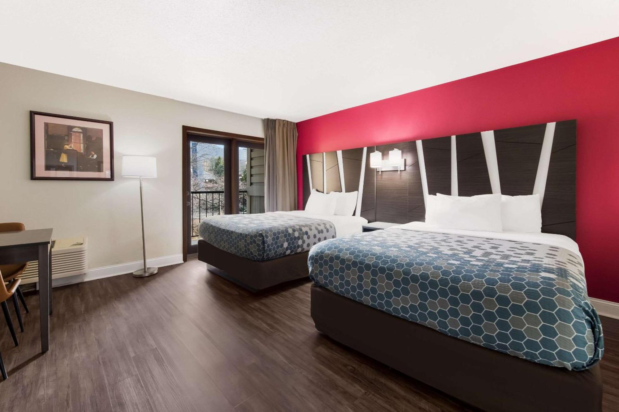 Econo Lodge Inn & Suites On The River Gatlinburg Bagian luar foto