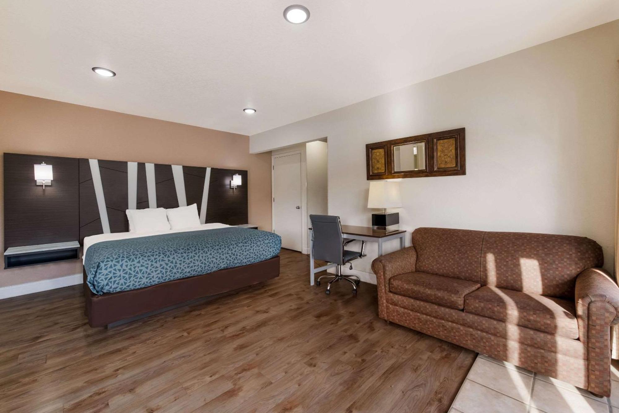 Econo Lodge Inn & Suites On The River Gatlinburg Bagian luar foto