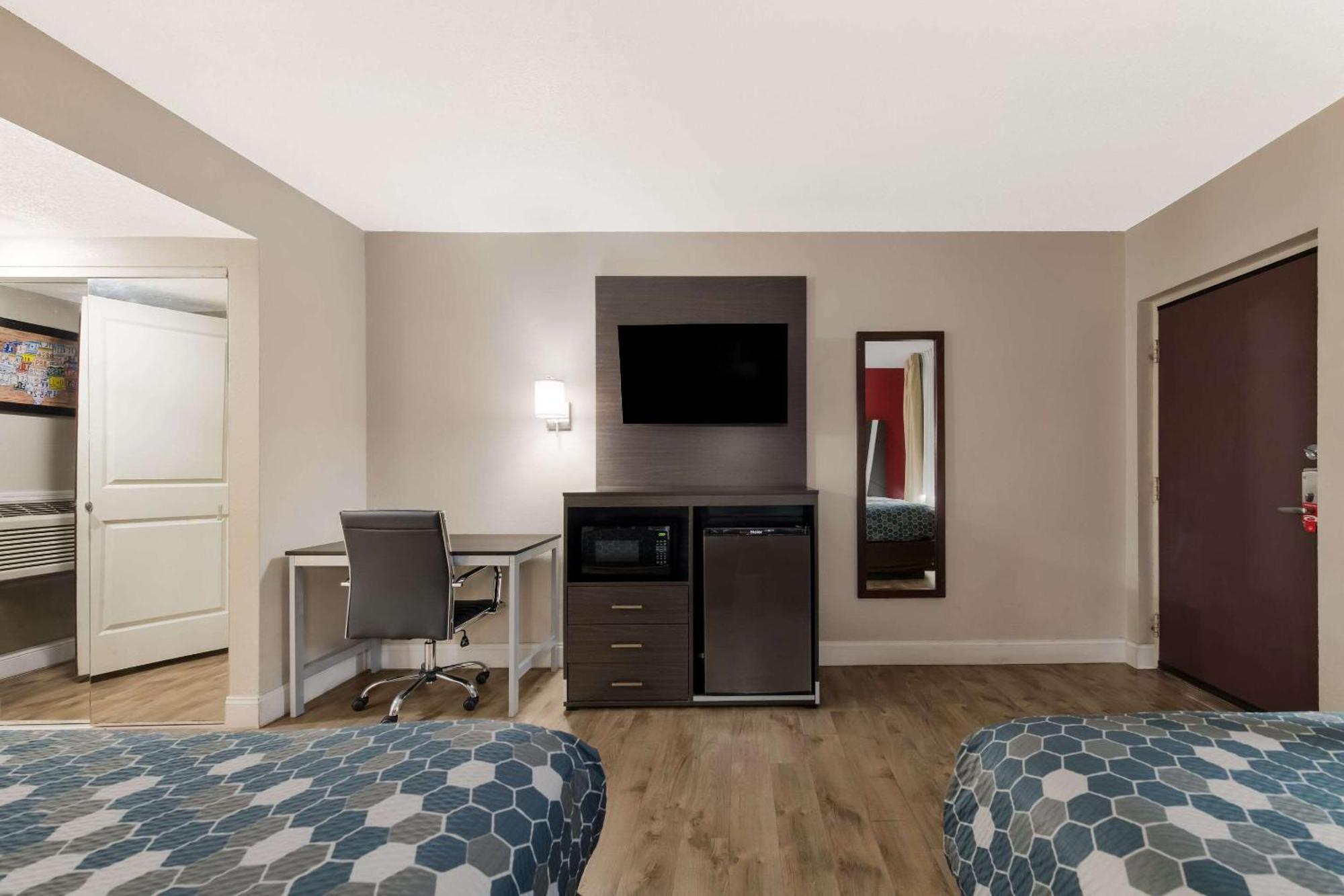 Econo Lodge Inn & Suites On The River Gatlinburg Bagian luar foto