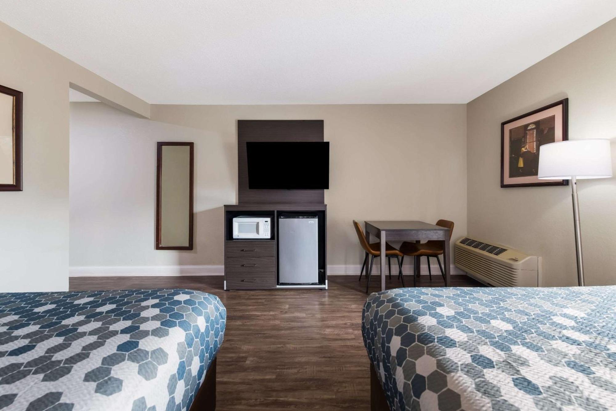 Econo Lodge Inn & Suites On The River Gatlinburg Bagian luar foto