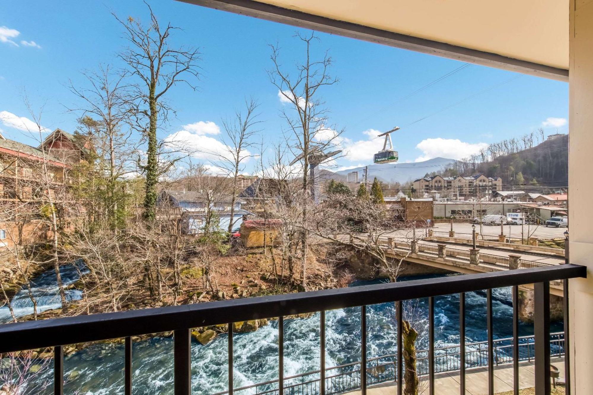 Econo Lodge Inn & Suites On The River Gatlinburg Bagian luar foto