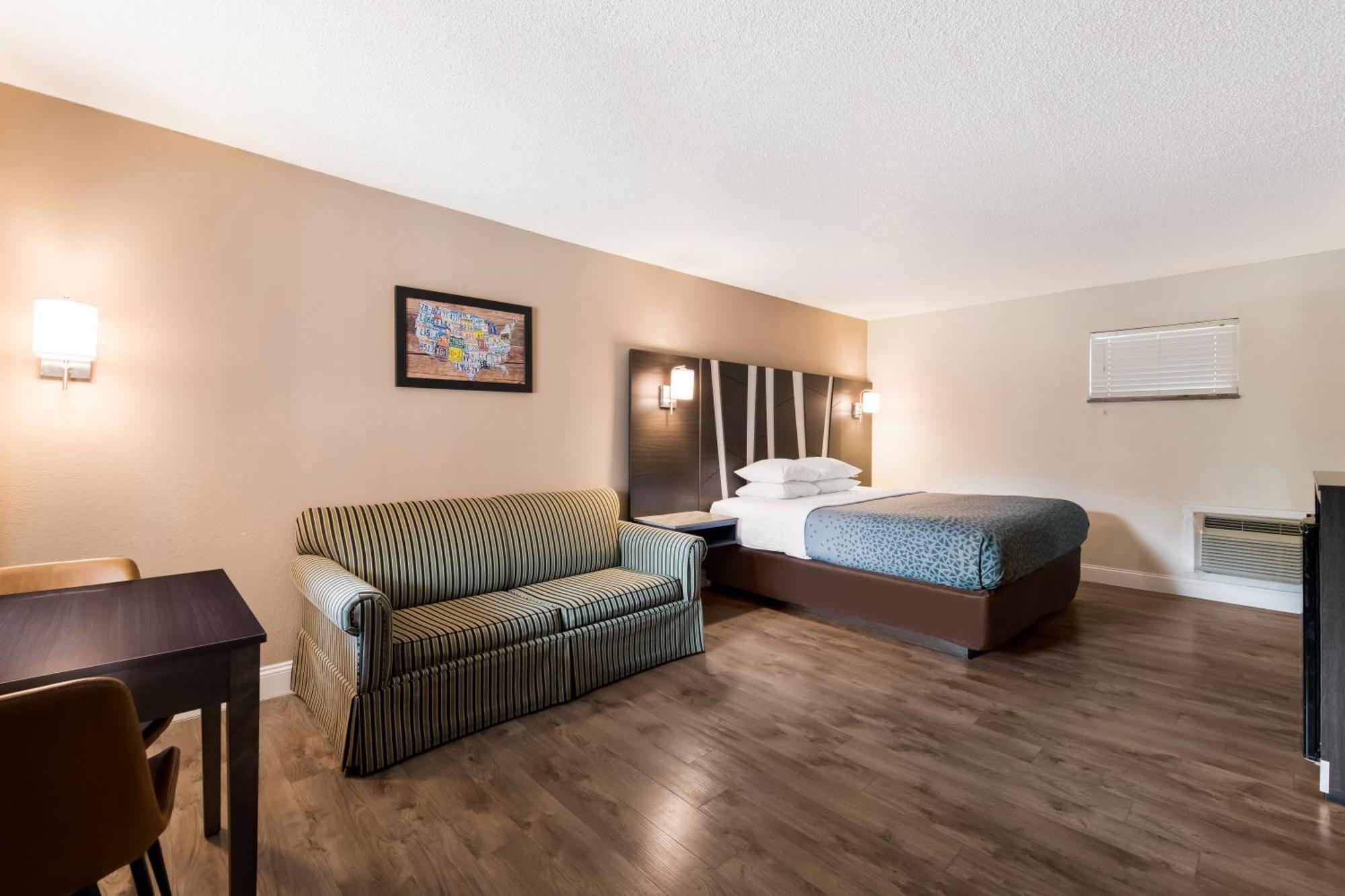 Econo Lodge Inn & Suites On The River Gatlinburg Bagian luar foto